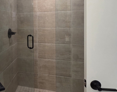 3217 N Clark Street - Photo Thumbnail 9