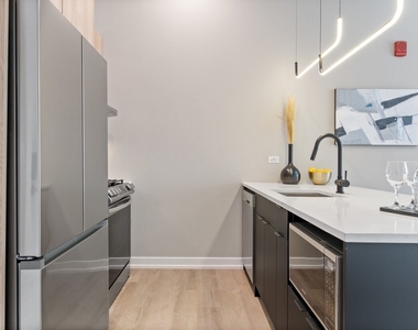 3217 N Clark Street - Photo Thumbnail 3