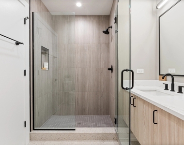 3217 N Clark Street - Photo Thumbnail 6