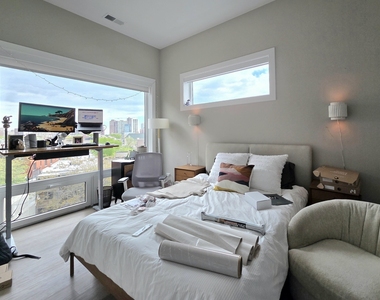 3217 N Clark Street - Photo Thumbnail 7