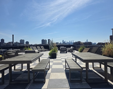 3217 N Clark Street - Photo Thumbnail 11