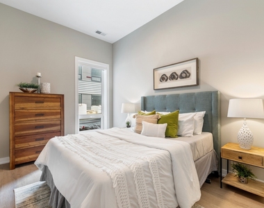 3217 N Clark Street - Photo Thumbnail 17