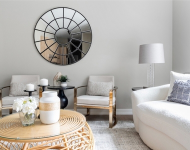 3217 N Clark Street - Photo Thumbnail 2
