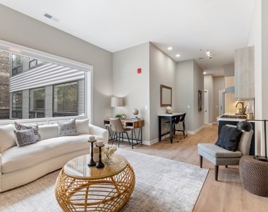 3217 N Clark Street - Photo Thumbnail 5