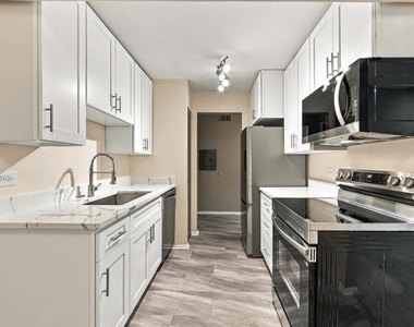 675 Grove Drive - Photo Thumbnail 3