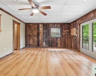 946 Laurel Circle - Photo Thumbnail 22