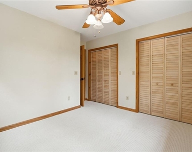 946 Laurel Circle - Photo Thumbnail 19