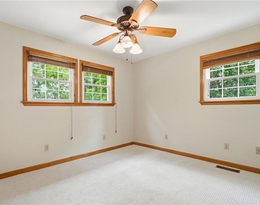 946 Laurel Circle - Photo Thumbnail 18