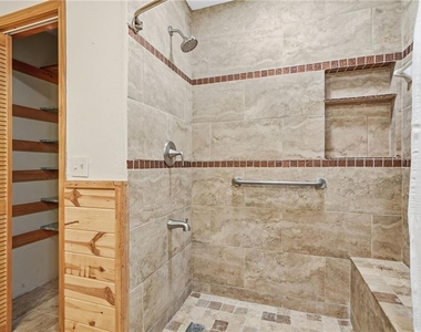 946 Laurel Circle - Photo Thumbnail 14