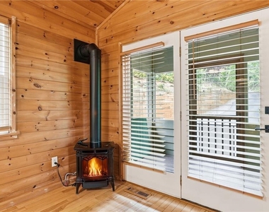 946 Laurel Circle - Photo Thumbnail 10