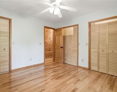 946 Laurel Circle - Photo Thumbnail 12