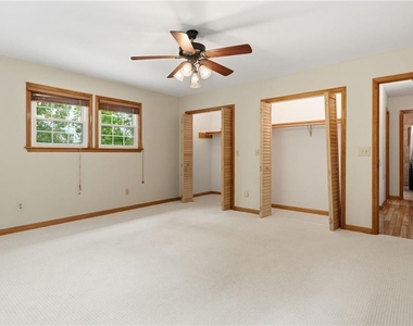 946 Laurel Circle - Photo Thumbnail 17