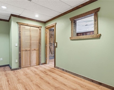 946 Laurel Circle - Photo Thumbnail 27