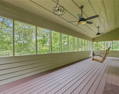 946 Laurel Circle - Photo Thumbnail 28
