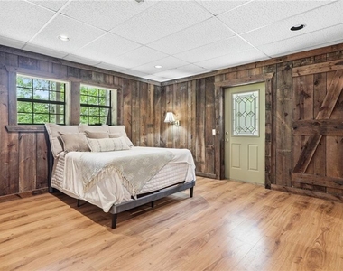 946 Laurel Circle - Photo Thumbnail 23