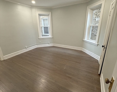 2827 W Lunt Avenue - Photo Thumbnail 12