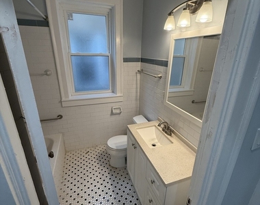 2827 W Lunt Avenue - Photo Thumbnail 9