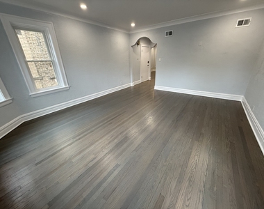 2827 W Lunt Avenue - Photo Thumbnail 5