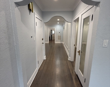 2827 W Lunt Avenue - Photo Thumbnail 6