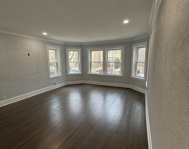 2827 W Lunt Avenue - Photo Thumbnail 3