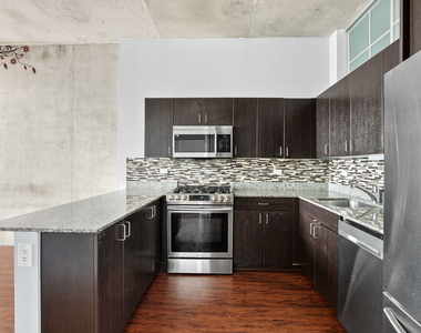 235 W Van Buren Street - Photo Thumbnail 7