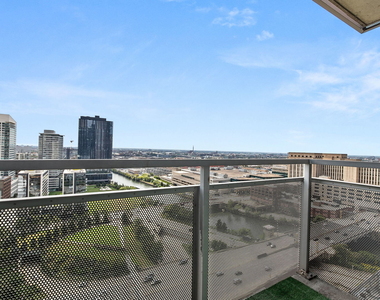 235 W Van Buren Street - Photo Thumbnail 14