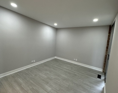 5700 Hillcrest Lane - Photo Thumbnail 9