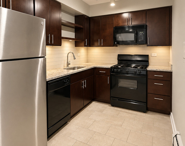 707 W Sheridan Road - Photo Thumbnail 2