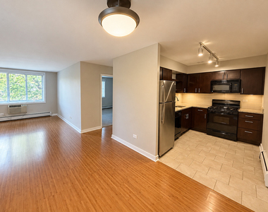 707 W Sheridan Road - Photo Thumbnail 3
