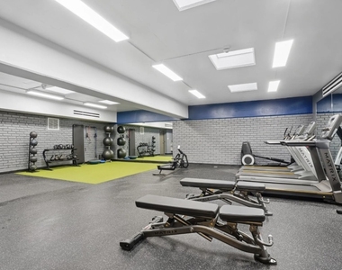 707 W Sheridan Road - Photo Thumbnail 15