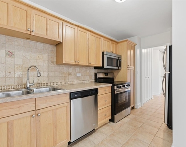 4250 N Marine Drive - Photo Thumbnail 7