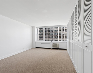 4250 N Marine Drive - Photo Thumbnail 11