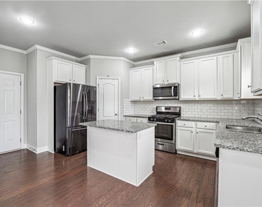 659 Lynnfield Drive - Photo Thumbnail 9