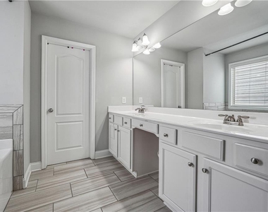 659 Lynnfield Drive - Photo Thumbnail 13