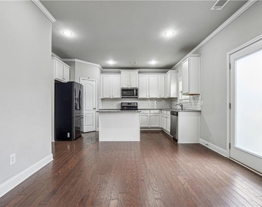 659 Lynnfield Drive - Photo Thumbnail 8