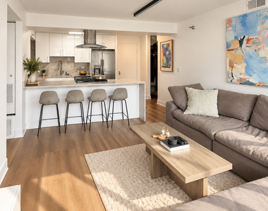 1309 N Wells Street - Photo Thumbnail 6