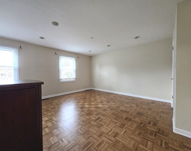 1912 Governors Lane - Photo Thumbnail 13