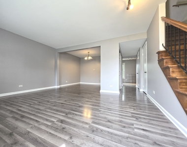 1912 Governors Lane - Photo Thumbnail 3