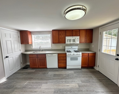 7425 Cedar Drive - Photo Thumbnail 5