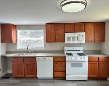 7425 Cedar Drive - Photo Thumbnail 6