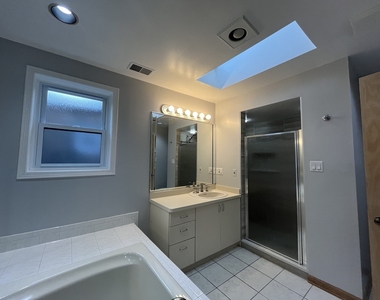 449 W 37th Street - Photo Thumbnail 20