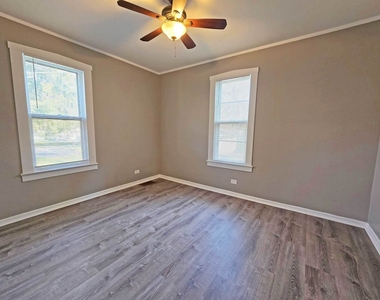 249 E Park Boulevard - Photo Thumbnail 12