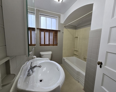 249 E Park Boulevard - Photo Thumbnail 16