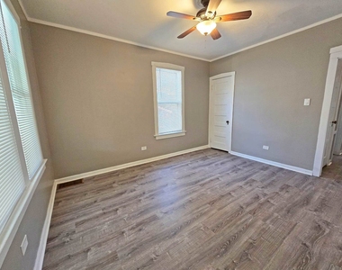 249 E Park Boulevard - Photo Thumbnail 10