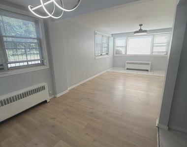 6700 S Paxton Avenue - Photo Thumbnail 7
