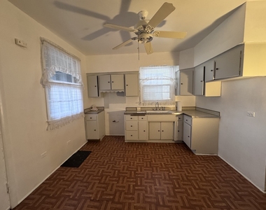 2454 W Diversey Avenue - Photo Thumbnail 5