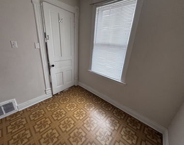 2454 W Diversey Avenue - Photo Thumbnail 8