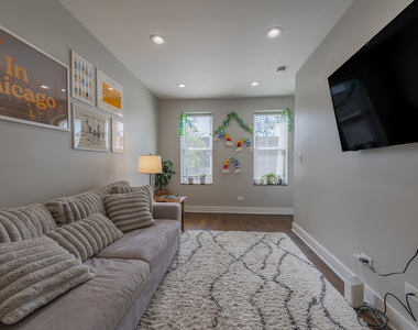 1640 W Blackhawk Street - Photo Thumbnail 1