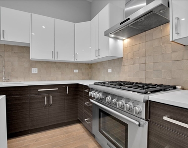 1821 W Armitage Avenue - Photo Thumbnail 11
