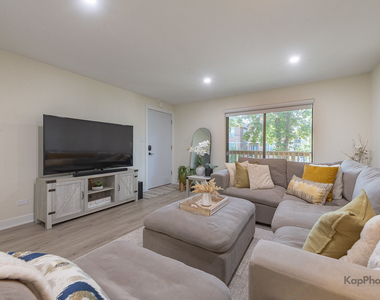 6612 W 64th Place - Photo Thumbnail 2